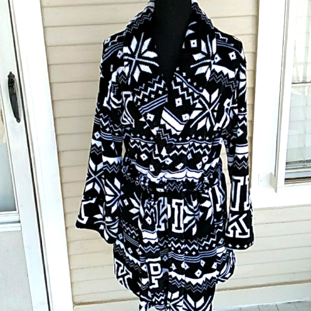 💖Victoria's Secret PINK snowflake fleece robe